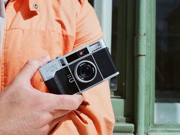 胶片党狂喜！ Lomography 新机 Lomo MC-A 炸场：全金属机身 + 玻璃镜头