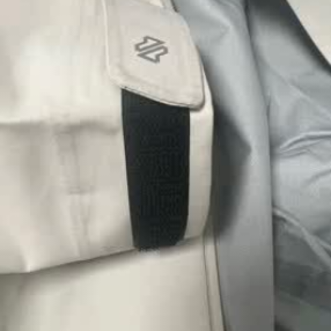 班尼路女外套
