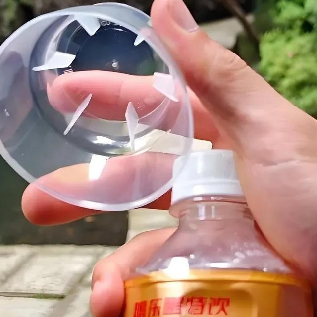 东鹏特饮的“双层盖”设计，是不是多此一举？