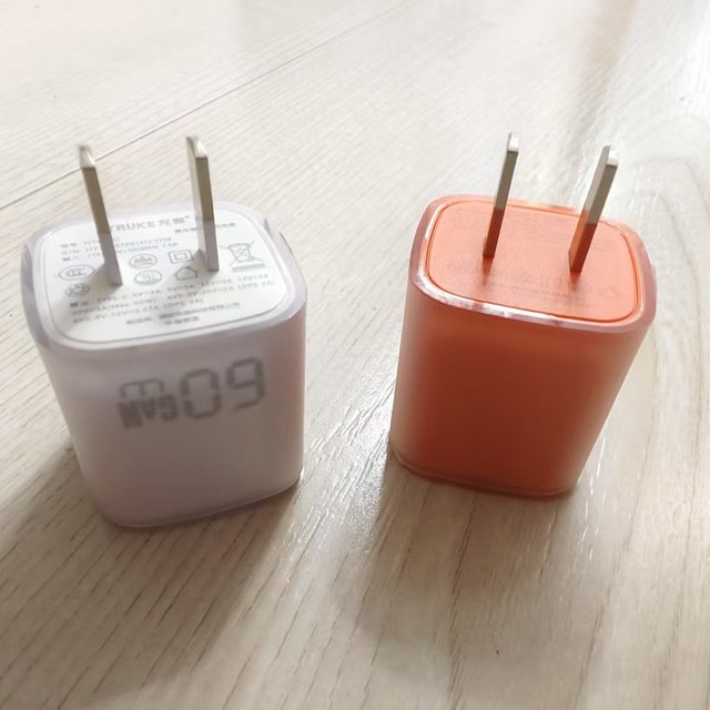 充客小冰块PD60W快充头评测：指尖上的能量站，苹果17的绝配搭档