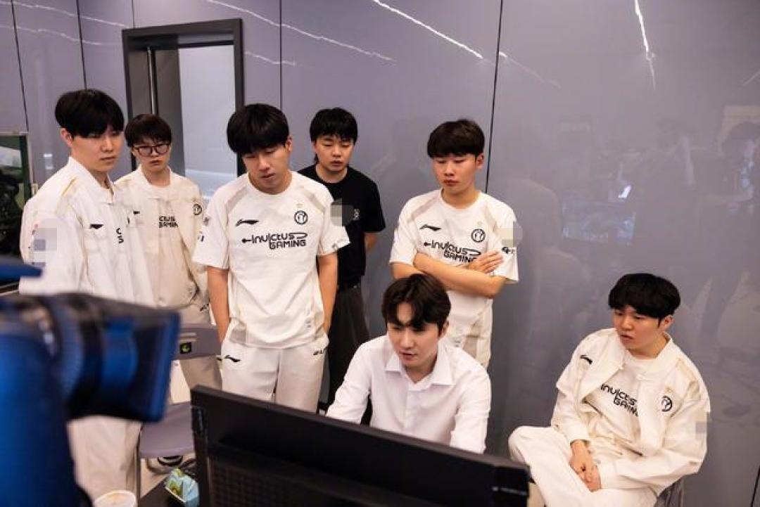 S15陪练团幕后:从希望到陷阱,揭秘影子战队的争议与无奈