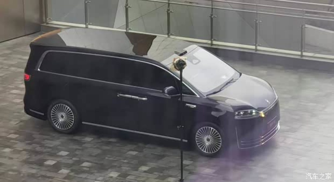 智界V9实车曝光:豪华科技MPV,2026年上市预计售价50万