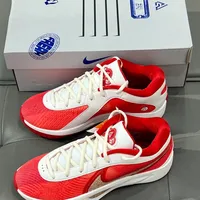 年度十佳运动员同款装备值得买吗？3000+用户观点大碰撞