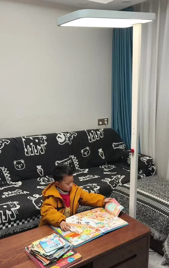 后悔没早买！月影大路灯一开，客厅秒变阳光房✨ 孩子看书不费眼，大人办公也舒服～#月影大路灯 #大路灯推荐 #大路灯 #育儿经验分享 #亲子