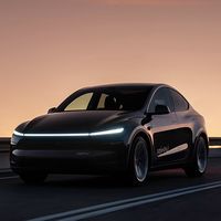 特斯拉Robotaxi不相信爱情：吐车上收150美元