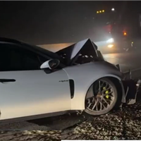 保时捷出事故保险公司让报废 但只赔100万保额的一半！车主不干了