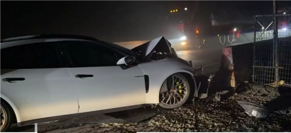 保时捷出事故保险公司让报废 但只赔100万保额的一半！车主不干了