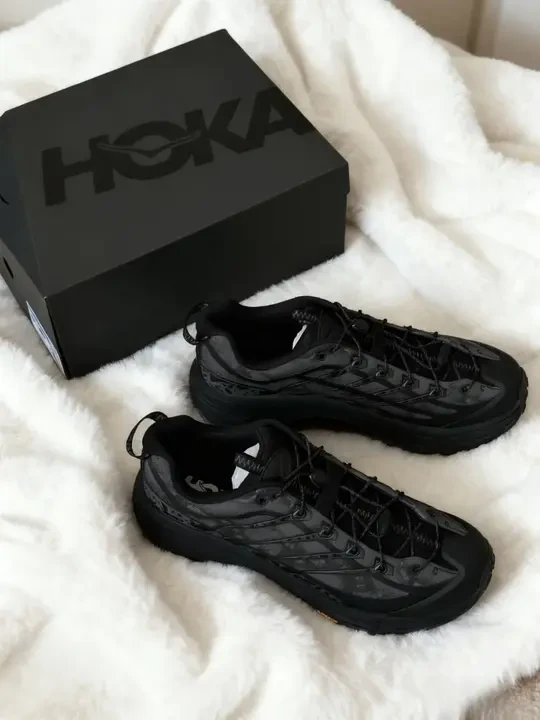 全黑HOKA上脚，绝了