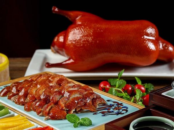 首农国货美食探秘：这只北京烤鸭，凭什么让我念念不忘？
