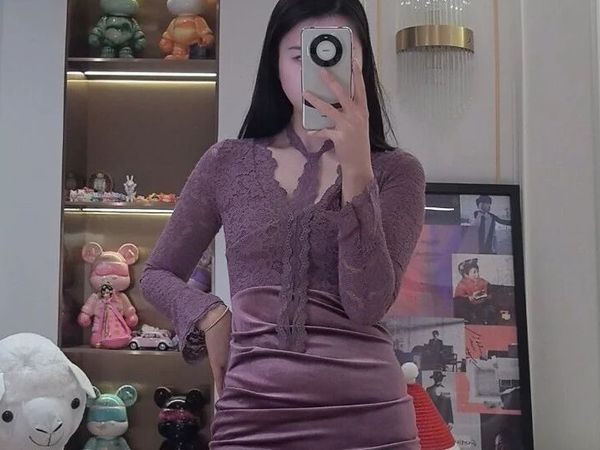 芋泥紫丝绒裙也太绝了，温柔又撩人！