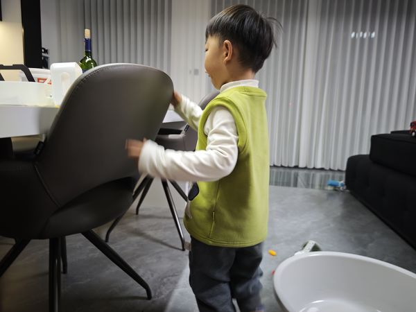 给娃买了套抓绒衣裤，在室内穿太舒服了！