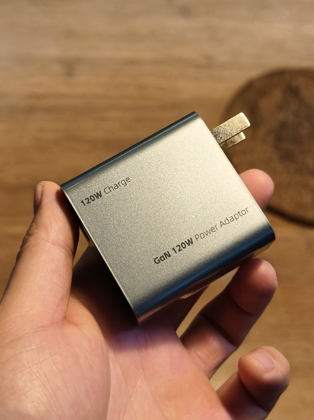 120W+氮化镓+全协议快充，这个充电头有点东西！