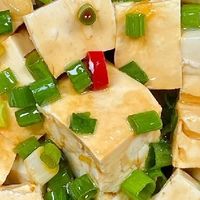 舌尖上的年度美食盘点:那些让人回味无穷的美味瞬间——小葱豆腐