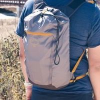 始祖鸟Heliad15 vs 小鹰日光15L？58位用户实测对比，答案在这