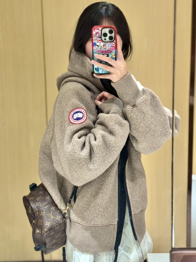 初中生CANADA GOOSE穿搭