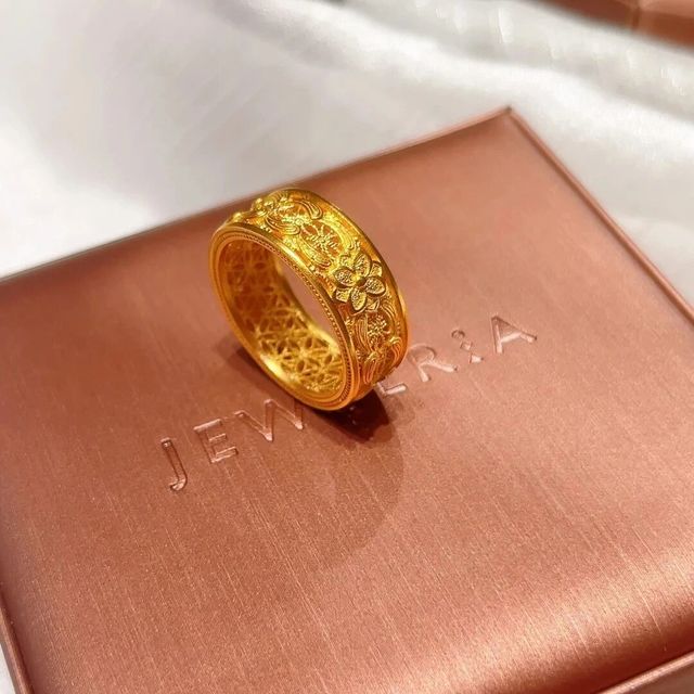 周大福｜这枚黄金戒指美到心尖尖上！！