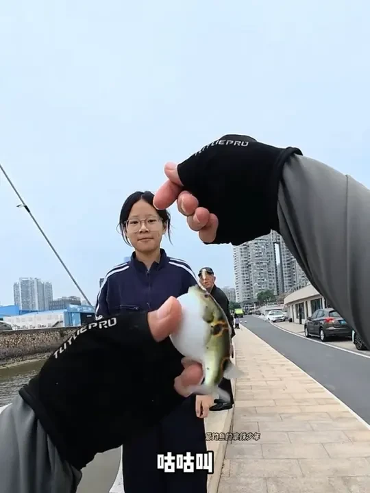 花89元买一套路亚装备带亲戚家小孩钓鱼。89元一整套，竿轮线饵一套配齐，到手可以直接开钓，非常适合路亚新手#路亚 #路亚钓鱼 #路亚新手 #路亚野钓 #路亚装备搭配