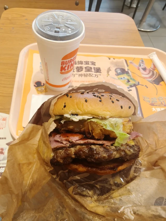 安格斯大嘴汉堡和大小皇堡