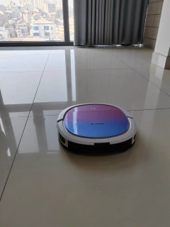 与灰尘的静默战争：一台智能吸尘器带给我的生活革命