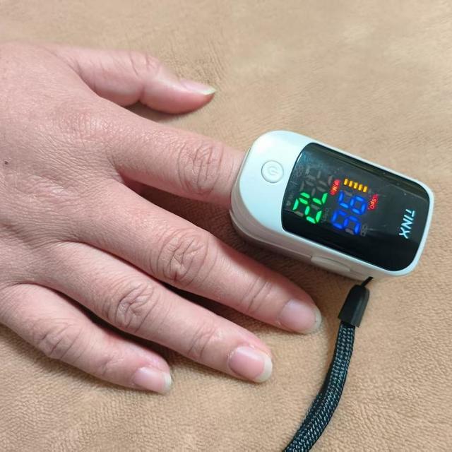 家里必备的血氧仪怎么选？町石tinx指夹式血氧仪使用体验