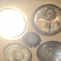 浴霸用灯暖好还是风暖好？电工告诉你这5点，这样选洗澡更安全！