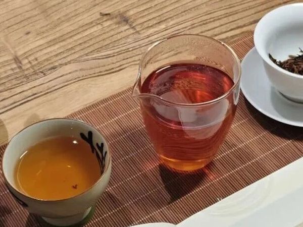 桂花红茶——谁把月光剪碎，流出桂影飘香？