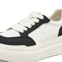 百思图2025板鞋：时尚与舒适兼备