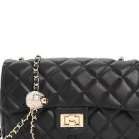 百丽软面小方包：轻奢与实用兼备