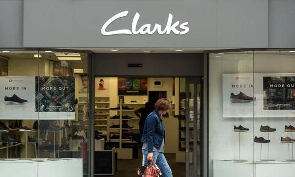 三折甩卖没人要！曾经的中产鞋王，如今成了智商税代名词