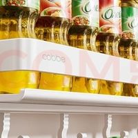 厨房里的不锈钢调料架