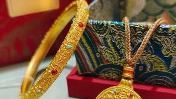 国潮古法金手镯走红，周大福与老铺黄金谁更胜一筹？1200+用户观点深度拆解