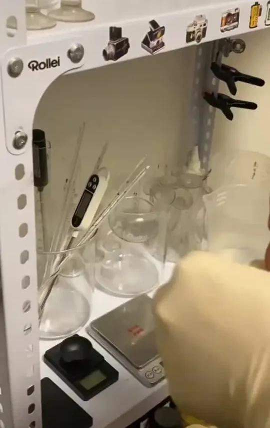 感谢各位关注后续教程会尽快安排的#胶片 #胶片冲洗 #黑白胶片