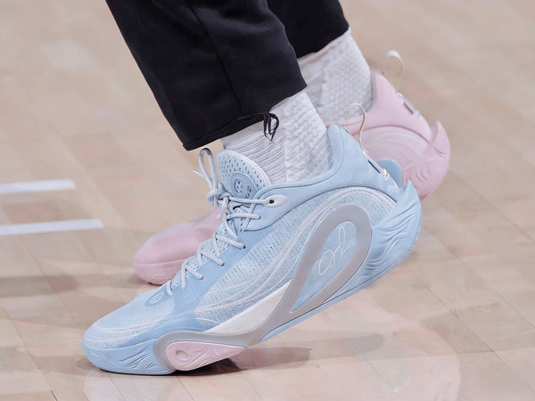 今日NBA球员球鞋上脚精选:拉塞尔 李宁 韦德之道 DLO 1克里斯蒂 李宁 韦德之道 全城 14克莱-汤普森 安踏 KT 10约基奇 361° Joker 2 MIRO爱德华兹 Adidas AE