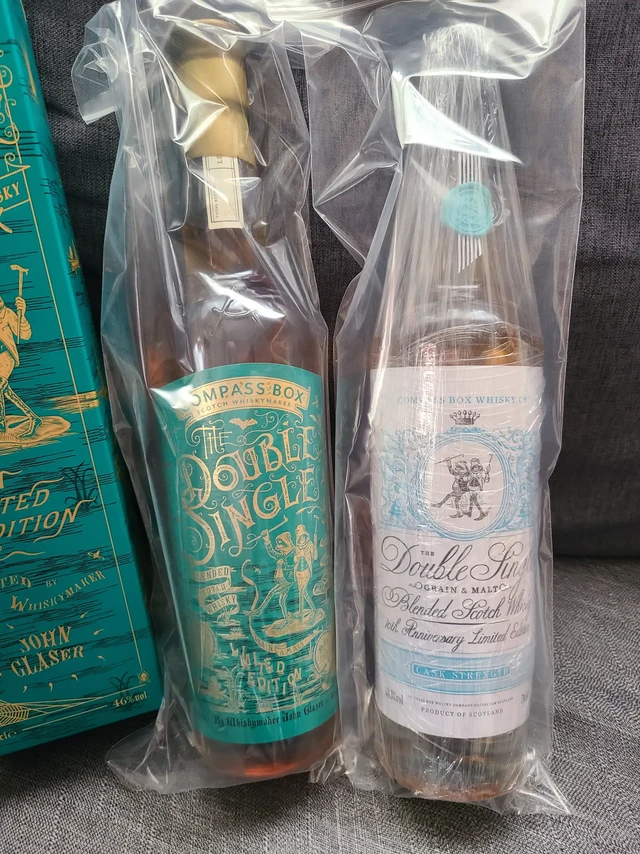 罗盘针Compass Box【双重单一 Double Single】限量版
	
2003年，高地旅店(Highlander lnn)的宫川达也( Tatsuya Minagawa)和邓肯。艾尔菲克(D