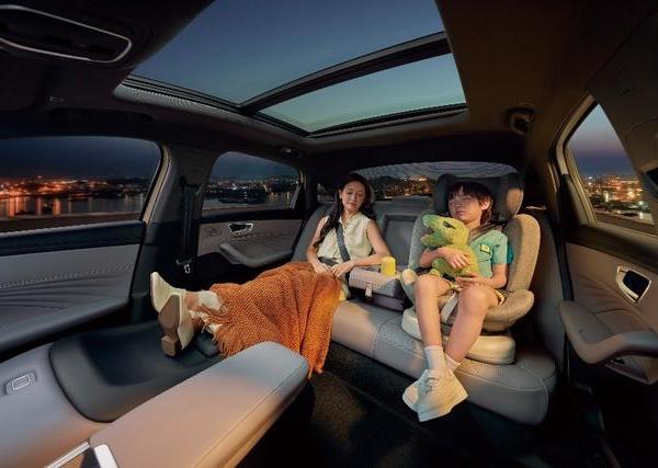 荣威M7豆包OTA：让爱车像手机一样，越用越“懂你”