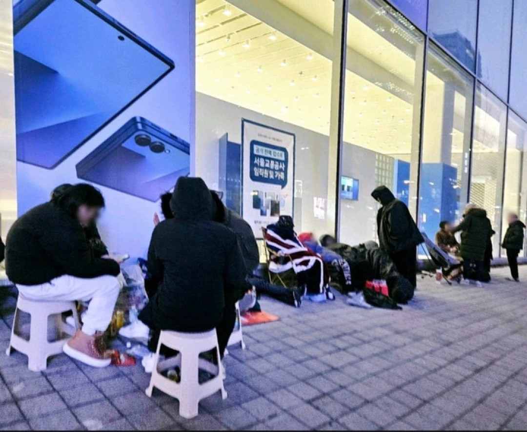 三星三折叠,为什么卖一台亏一台