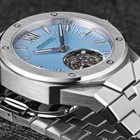 别只盯着瑞表！这只“孔雀”携王炸机芯正在归来，高端表局要变天了