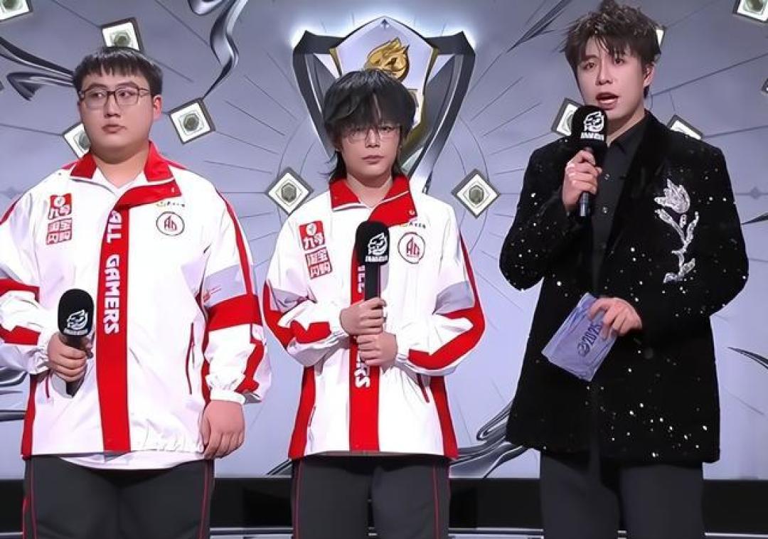 淬火成钢:一场惨痛失利,将天才少年钟意炼成冠军打野