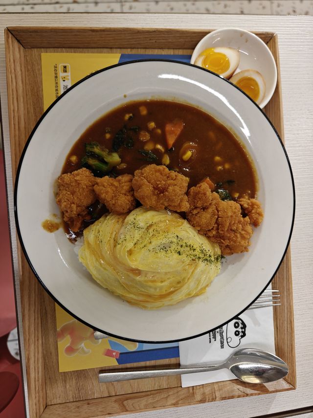 池奈蛋包饭，第一次吃，但是好咸