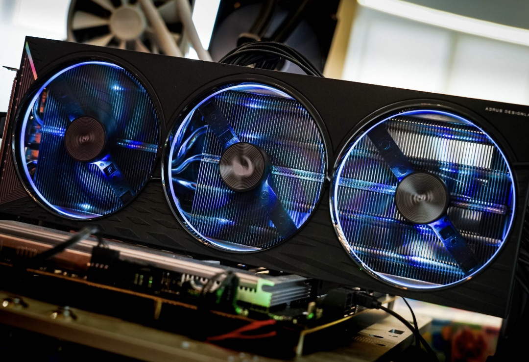 技嘉AORUS GeForce RTX 5060 Ti ELITE 小雕16G评测:时尚静音的2K游戏神卡