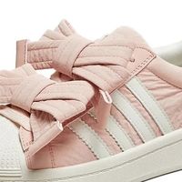 TATA蝴蝶结板鞋：甜美与舒适兼备