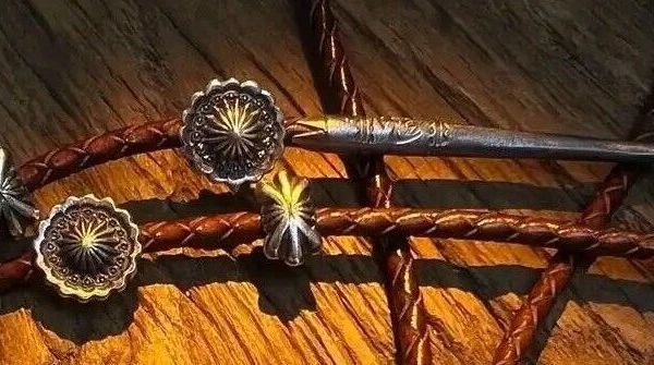 波洛领带丨Bolo Tie