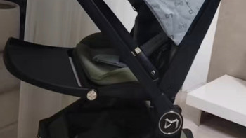 可坐可躺的DearMom婴儿车