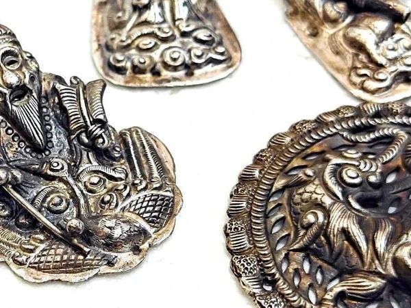 ｜形色志｜银的三种光：从神灵圣物到体温记忆