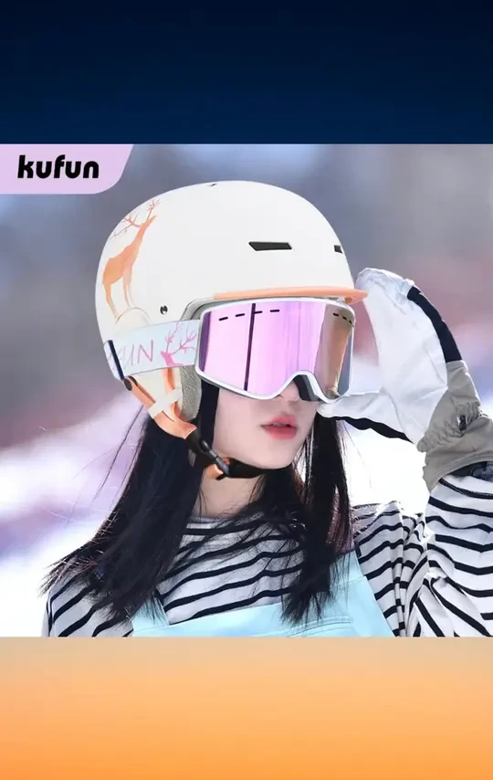 酷峰滑雪头盔男女款高颜值眼镜雪盔雪镜成人儿童专业单板安全帽 #酷峰滑雪头盔 #单板安全雪盔 #成人儿童雪盔 #雪盔雪镜套装 #高颜值滑雪头盔