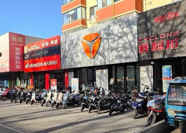 号称电动车两轮界的劳斯莱斯，雅迪E80亮相了，它值不值得购买？