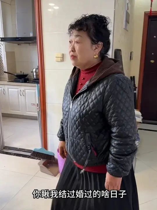 早上可以不喝牛奶，但我必须喝这个黑芝麻核桃桑葚粉，它可是女人的好搭档，天冷的时候来上一杯，从头暖到脚，而且它的配料表很干净，入口丝滑细腻，营养又健康#强烈推荐 #懒人必备 #黑芝麻糊