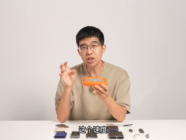 2025 移动硬盘选购指南: U盘、固态U盘、固态硬盘到底怎么选???#U盘 #移动硬盘 #移动硬盘选购指南 #智能玩家联盟