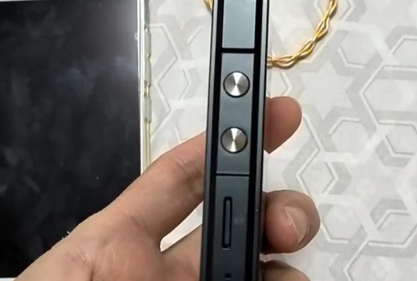 月光宝盒Z6PRO对比小尾巴：入门播放器实力较量