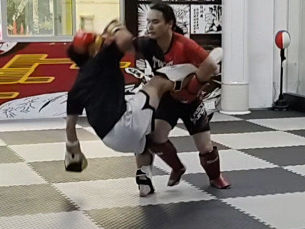 全站都没几个的传武地面技展示，传武思维的摔法+压制思路+受身+反关节打击（还是用这个标题吧）